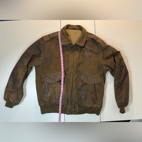 Vintage 1990’s Leather bomber jacket. Size: XL (46 Tall). Leather in great cond. - Picture 7 of 10